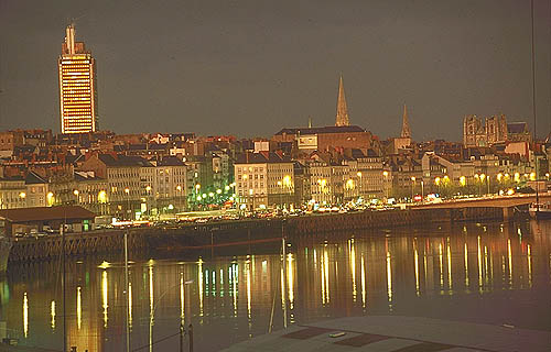 Nantes by night